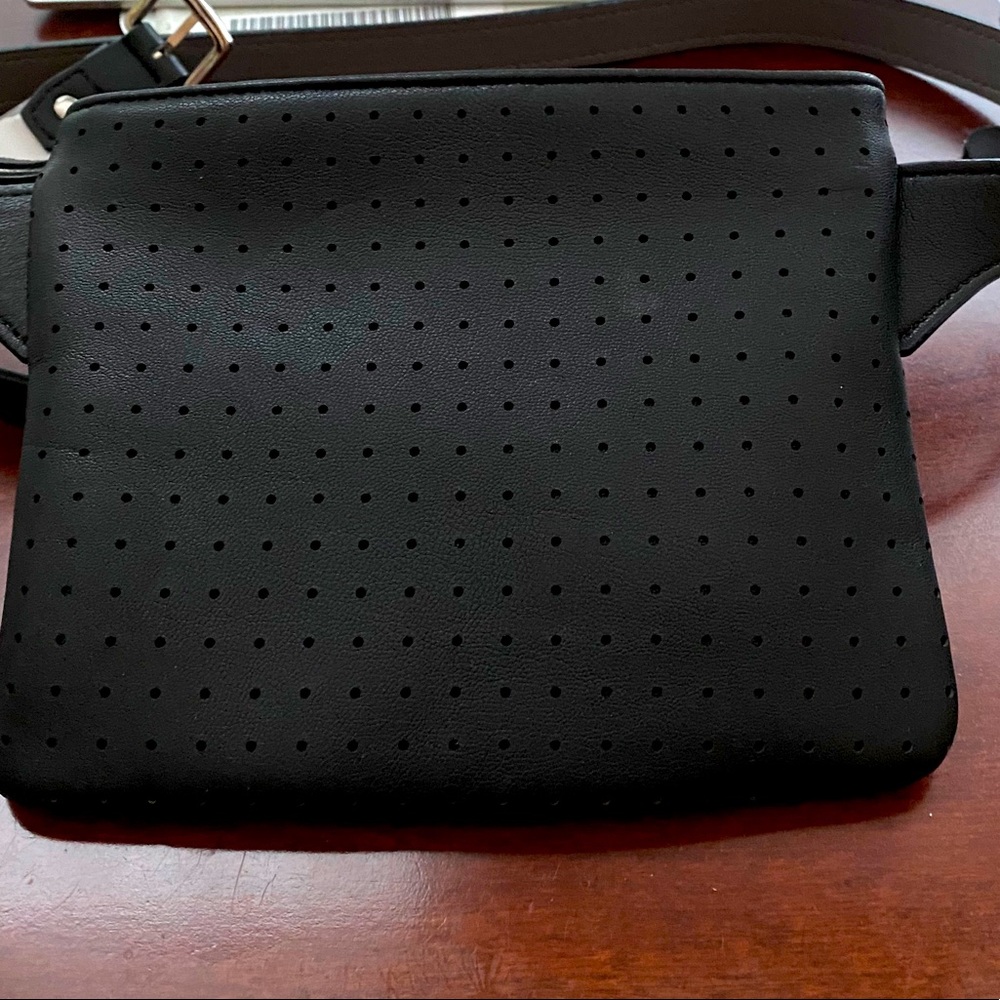 Kenneth Cole hands free belt bag